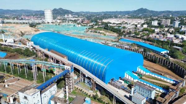 【精品工程】山東鋼鐵煉鐵廠(chǎng)老區(qū)原料場(chǎng)料棚網(wǎng)架竣工